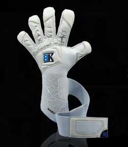 Guantes de Portero de Cuero Premium Personalizables Guantes de Portero de Cuero Etiqueta Privada para Deportes al Aire Libre - Product Image 4