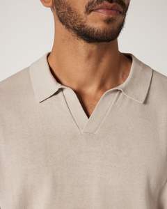 เสื้อโปโลสีเบจมุรุษผ้าฝ้าย100% เข้ารูปคอวีแขนสั้นนุ่มสบายออกแบบโลโก้ได้ตามต้องการ - Product Image 5