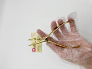 Alicates de forma plana multifuncionales de acero inoxidable de la mejor calidad con 2 agujeros Alicates de extensión de cabello de doble resorte sostenibles - Product Image 3