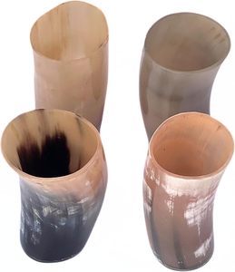 Verre décoratif artisanal en corne de buffle véritable avec support de style médiéval pour les amateurs d'histoire au prix le plus bas - Product Image 1