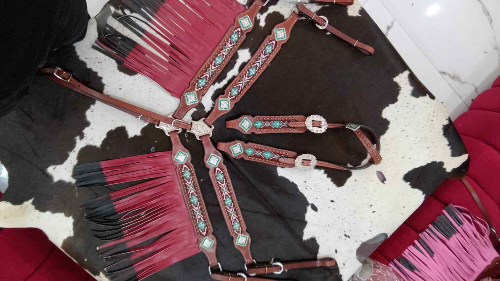 สีน้ำตาลแดงเข้ม