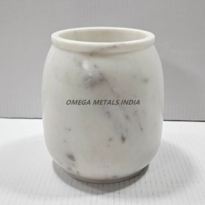 Vase en métal doré contemporain fabriqué à la main Matériau en bois avec finition texturée Corps évasé Pièce décorative pour tout espace - Product Image 4