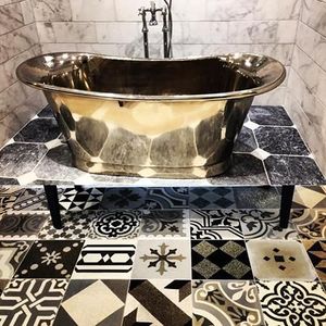 Baignoire en laiton de style antique, parfaite pour les salles de bains design avec élégance royale et finitions de surface métallique lisse - Product Image 6