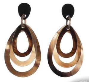 ต่างหูเขาควายขัดฮอร์นธรรมชาติหรูหราจากอินเดียโดย HF งานฝีมือสไตล์รัก - Product Image 3