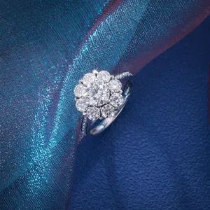 Anillo de Compromiso con Diamante Cultivado en Laboratorio, Diseño de Flor, Oro Blanco de 14K/18K, Fabricante Mayorista de Joyería - Product Image 3