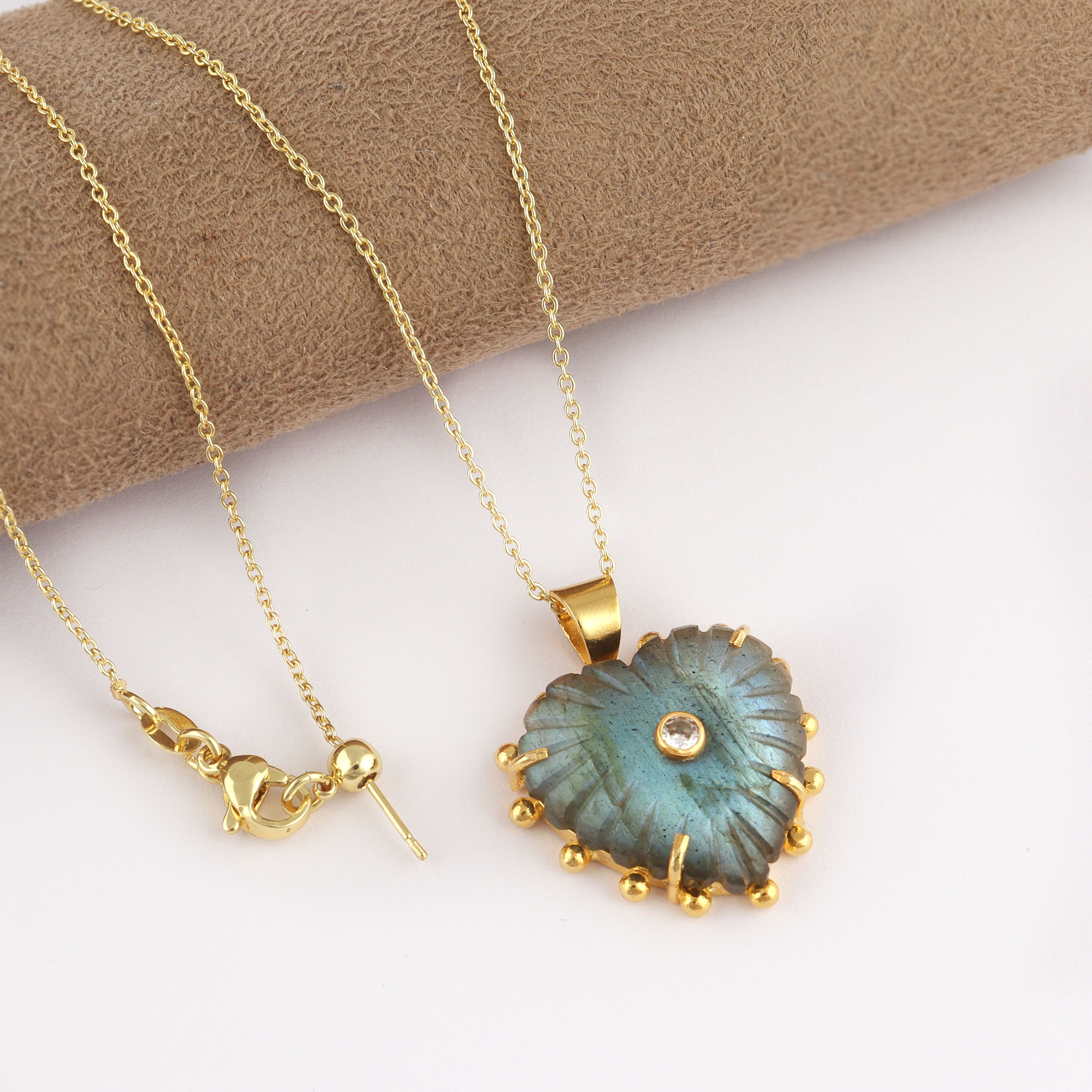 ไฟแลบราโดไรต์