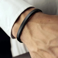 Bracelet en acier inoxydable à ouverture en forme de C plaqué or de meilleure qualité Accessoires simples à la mode pour hommes
