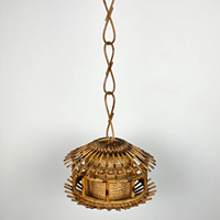 Lanterne suspendue en rotin artisanal de style mid-century, finition laquée écologique, personnalisable pour les éclairages intérieurs