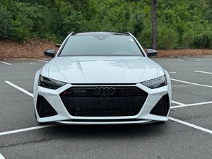Blanco Glaciar Metálico 2022 RS 6 Avant SUV de Lujo de Alto Rendimiento Turboalimentado con Tracción en las Cuatro Ruedas - Product Image 3