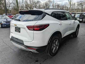 Chevrolet Blazer 2LT FWD 2024 d'occasion, sièges en cuir, caméra de recul, conduite à gauche, normes d'émission Euro IV, phares au xénon, écran tactile - Product Image 6