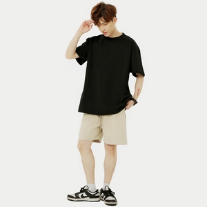 T-shirt da uomo in cotone 100% all'ingrosso, tinta unita, lavorata a maglia, con logo personalizzato stampato in bianco o nero, casual, oversize, vestibilità ampia - Product Image 2