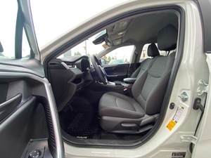 Toyota RAV4 LE AWD 2024 de Alto Rendimiento y Gran Capacidad - Product Image 6