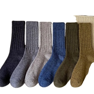 Calcetines de algodón puro para hombre de alta calidad para otoño e invierno, diseño de logotipo personalizado, tejido antibacteriano disponible, colores blanco y negro - Product Image 5