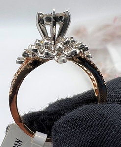 Bague de fiançailles élégante et luxueuse en or massif 14K et 18K avec diamant rond brillant naturel certifié par un tiers - Product Image 4