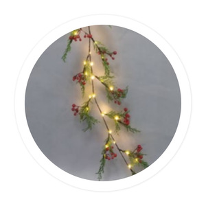 1,5 m. Ghirlanda di rami e bacche rosse a LED alimentata a batteria (GSC 204690021) - Product Image 1