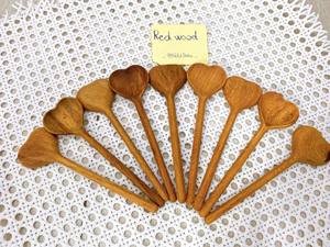 Meilleure cuillère de cuisine en bois réutilisable artisanale Cuillère en bois de haute qualité au prix le plus bas Cuillère en bois en forme de coeur faite à la main - Product Image 4