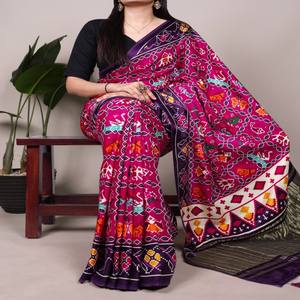 Sari de Seda Gaji Pura de Diseño VASTRA COTTAGE con Estampado Patola, Borlas Lagadi Patta y Blusa de Seda Gaji Estampada Sin Coser a Juego - Product Image 5