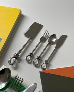 Ensemble de couverts en métal argenté avec poignée à tête de noeud simple - Product Image 4