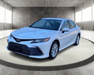 Camry LE AWD 2023 d'occasion de bonne qualité avec faible kilométrage - Product Image 1
