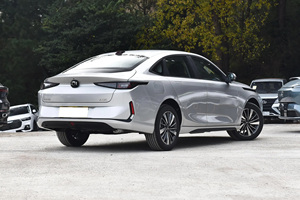 Sedán Eléctrico Híbrido Usado 2024, Transmisión Automática, Motor de Combustión Interior/Eléctrico de Bajo Consumo, Autonomía >700 km, Batería de 90-110 kWh - Product Image 2