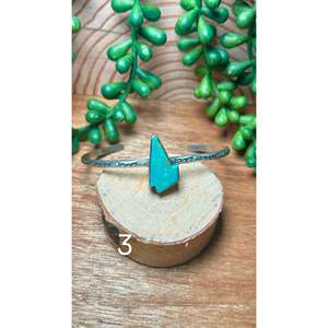 Bracelet manchette tendance Donovan Skeets Kingman en turquoise et argent sterling - Product Image 3
