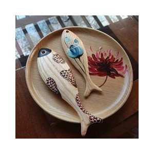 Producto más vendido de Vietnam, decoración de pared colgante colorida, diseño de pez de madera, pez de madera tallado sin pintar pulido - Product Image 3