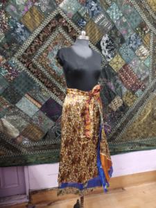 Jupe portefeuille en soie vintage élégante avec imprimés floraux Longueur au sol Léger Fluwy Confortable Boho Chic Fashion - Product Image 3