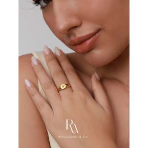 Anello con sigillo a raggi di sole placcato oro 18K, anti-ossidazione, con fascia dorata casual e design a margherita - Product Image 4