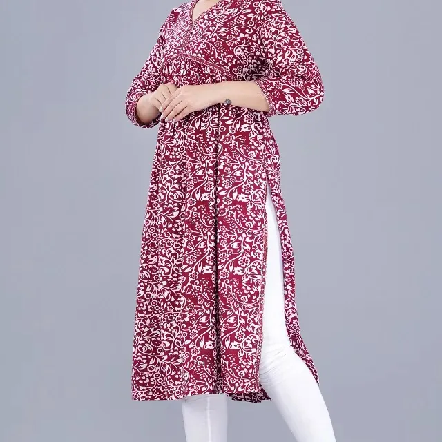 インドのプレミアム品質メーカー新しいデザイナーアリアカットレーヨンクルティコレクション綿100% エスニック女性ドレス