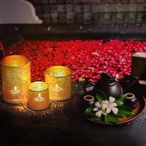 Juego de 3 candelabros decorativos de metal blanco y dorado. Centro de mesa de estilo elegante: Añada detalles a las bodas - Product Image 6