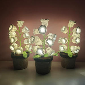 Lámpara Nocturna de Interior con Diseño de Lirio de los Valles, Planta en Maceta Hecha a Mano con Ganchillo, Adorno Pequeño para Escritorio, Regalo Creativo de Navidad - Product Image 3