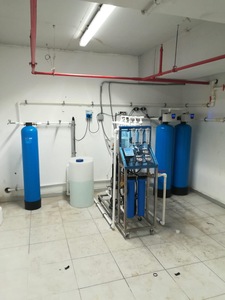 Purificador de Agua Salobre por Ósmosis Inversa (OI) con Control PLC, 2000L/Hora, Bomba de Acero al Carbono, 380V - Product Image 1