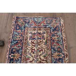 Alfombra Turca Vintage de 2.2x6.5 pies, Alfombra de Lana con Estampado Animal Azul y Rojo - Product Image 4