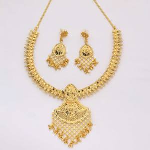 Micro collares tradicionales chapados en oro, joyería de boda, ocasión especial, regalo, cobre y latón, Collares Micro Chapados En Oro - Product Image 1