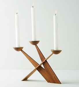 Candelabro de Madera de Acacia de Tres Brazos, Estilo Moderno de Mediados de Siglo, Portavelas Cónico, Centro de Mesa Decorativo Escultural Único para Comedor - Product Image 1