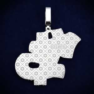 Pendentif personnalisé en moissanite B avec logo, finition or 14 carats, design unique pour un style personnalisé - Product Image 4