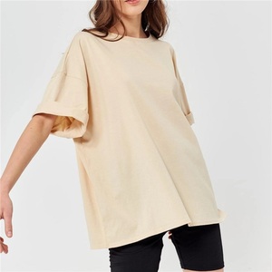 Camiseta informal de alta calidad para mujer, camiseta de manga corta con cuello de pico 150 GSM, Logo personalizado, 100% algodón - Product Image 5