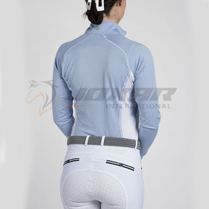 La capa base de la camisa de equitación de compresión térmica Premium proporciona una comodidad de flexibilidad calidez superior para jinetes profesionales - Product Image 3