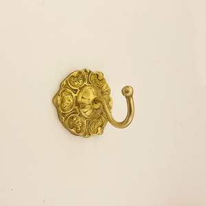 Ganchos de pared de latón con acabado dorado para añadir elegancia a cualquier pasillo, dormitorio u oficina. - Product Image 3