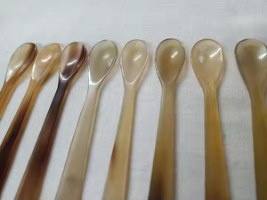 Cucharas de cuerno natural hechas a medida hechas de cuerno de búfalo natural, ideales para regalar y adecuadas para artesanías de media luna - Product Image 2