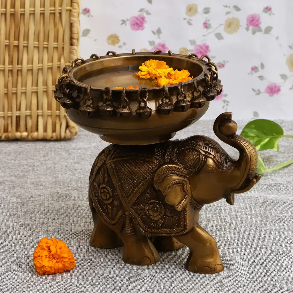 Diseño de elefante Diya para Puja en casa Base pesada Aarti Diya para Pooja en templos Deepak para Pooja Diwali Artículo de regalo Templo del hogar