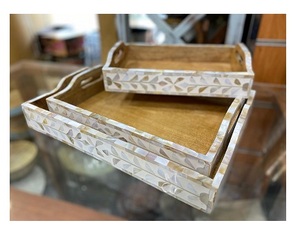 Bandeja rectangular de madera de acacia de alta calidad con mango de metal para platos y platos de desayuno o postre - Product Image 5