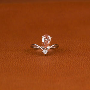 Bague de fiançailles en or blanc massif 18KT personnalisée en poire rose et coupe ronde Bague certifiée et plaquée or avec diamant de laboratoire - Product Image 1