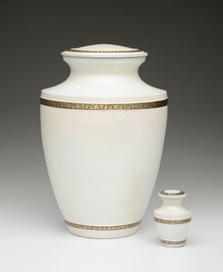 Elegante urna de cremación de latón para cenizas humanas, pieza de tributo conmemorativo para los seres queridos de honor funerario - Product Image 5