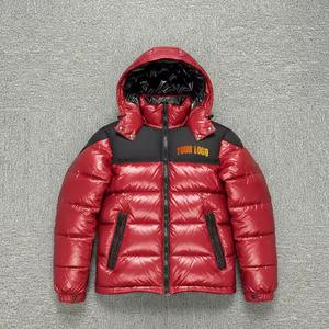 Chaqueta de Invierno para Hombre, Acolchada, con Bloques de Color Rojo y Negro, Cuello Alto, Logotipo Frontal, Diseño de Dos Tonos - Product Image 4