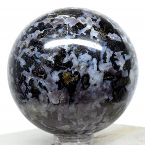Prix ​​bas sur la sphère de cristal de gabbro indigo naturel poli à la main en agate de Soha pour la méditation et la décoration Cristal en vente - Product Image 3