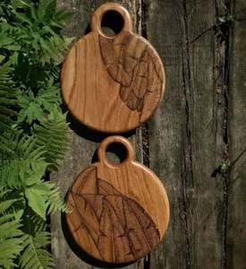 Tabla de cortar de madera sostenible de tendencia hecha de materiales ecológicos para entusiastas de la cocina respetuosos con el medio ambiente - Product Image 1