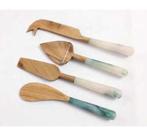 Outils de service à fromage en acier inoxydable d'inspiration écologique avec poignées en résine transparente, design rustique moderne, compatibles lave-vaisselle - Product Image 2