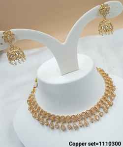 ENSEMBLE DE BIJOUX INDIENS TRADITIONNELS ET À LA MODE EN CUIVRE ENSEMBLE DE BIJOUX DE MARIAGE POUR FEMMES BOUCLES D'OREILLES ET COLLIER - Product Image 4