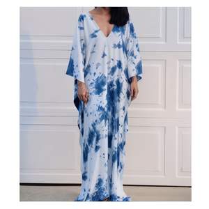 Robe musulmane élégante bleue Tie Dye Kaftan pour les femmes Robe Abaya fluide tenue légère pour les vacances ou un usage quotidien - Product Image 2